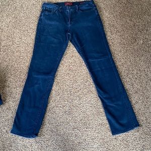 Awesome Lucky Brand Straight Legged Jeans size 10
